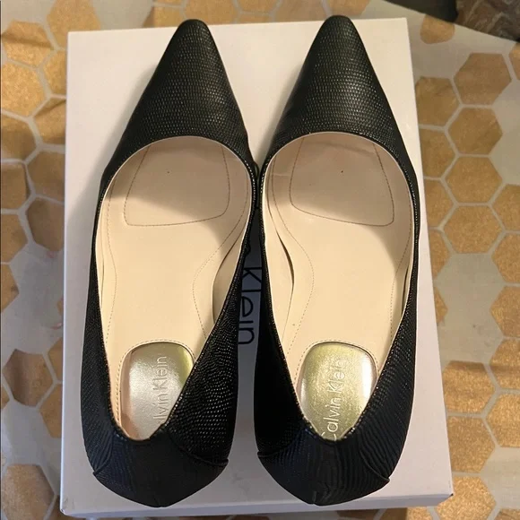 Calvin Klein Textured Black Heels with box - Picture 4 of 10